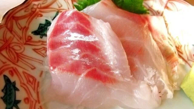 サワラの刺身の盛り付け