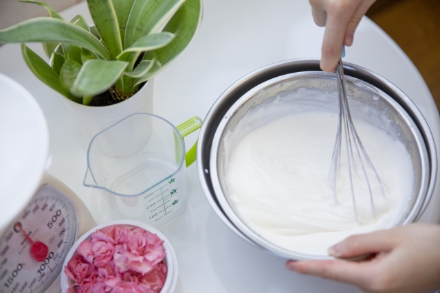 植物性クリームの使い分け｜動物性との選び方、向いている料理とお菓子